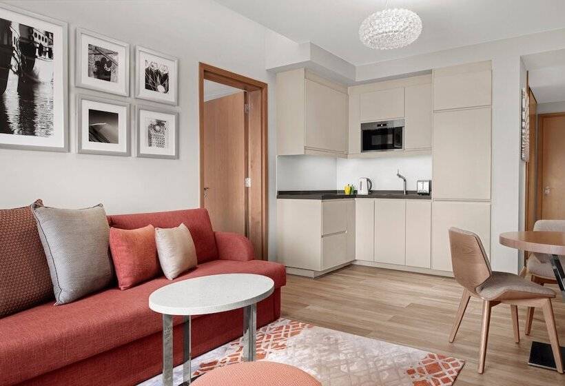 Номер Премиум Вид на Город, Holiday Inn & Suites   Dubai Festival City Mall, An Ihg