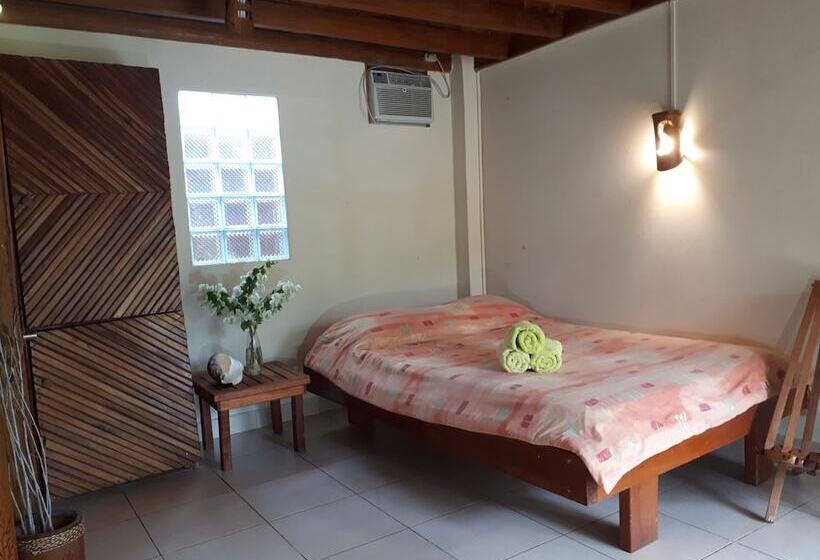 Номер Стандарт Трехместный, La Barquita Beach Hostel