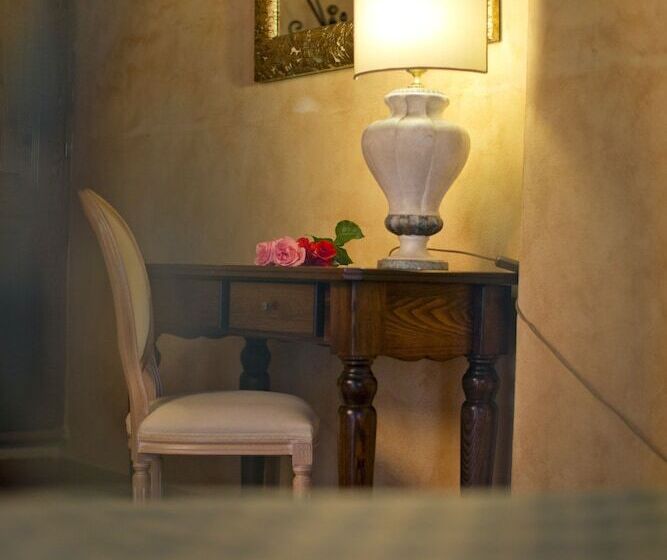 اتاق استاندارد سه نفره, Il Colombaio Winery & Rooms