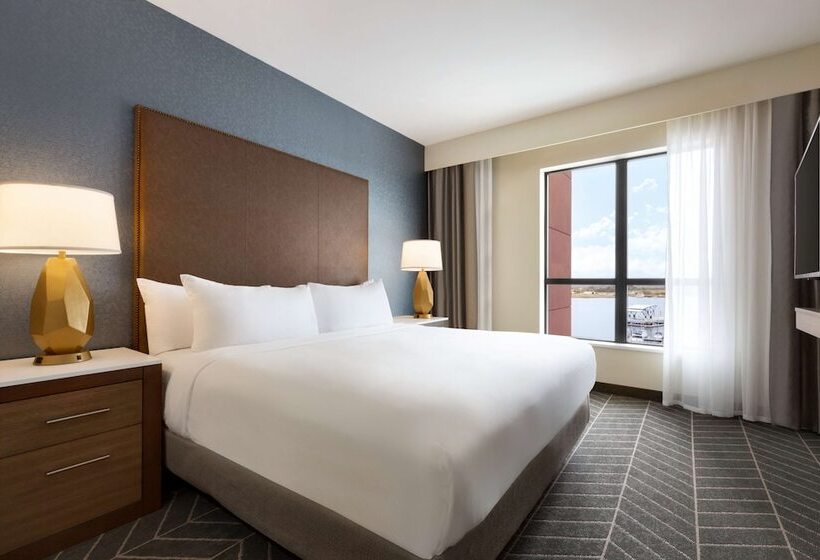 Люкс Премиум, Embassy Suites By Hilton Wilmington Riverfront