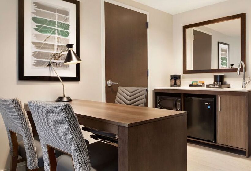 Люкс Адаптированный для Инвалидов, Embassy Suites By Hilton Wilmington Riverfront