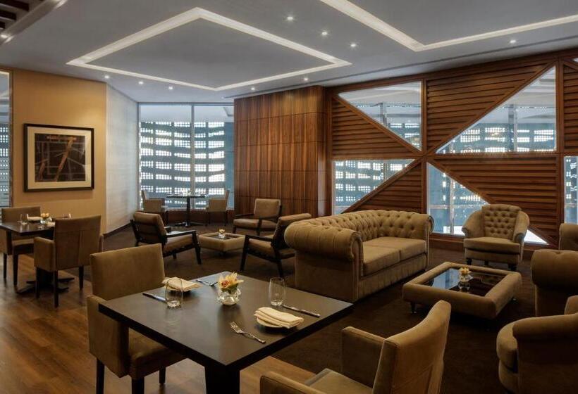 Полулюкс, Radisson Blu Hotel, Dubai Waterfront