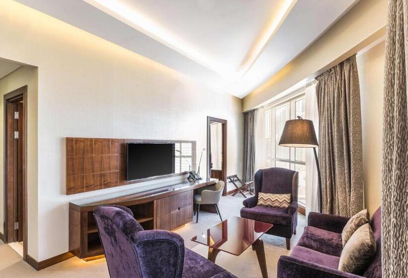סוויטת ג'וניור, Radisson Blu Hotel, Dubai Waterfront