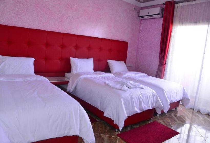 Номер Стандарт Трехместный, Hôtel Hadaik Ain Asserdoune