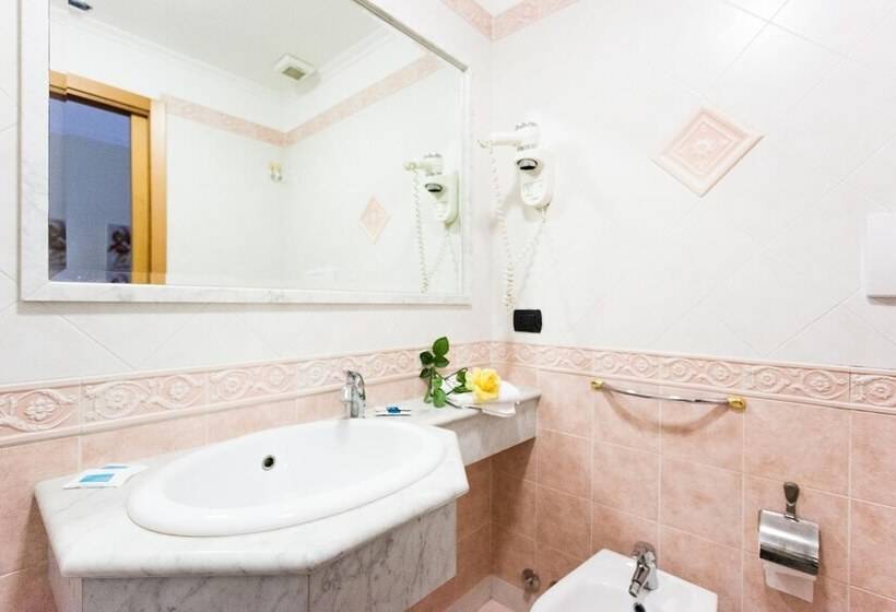 اتاق استاندارد یک نفره, Suite Caesar