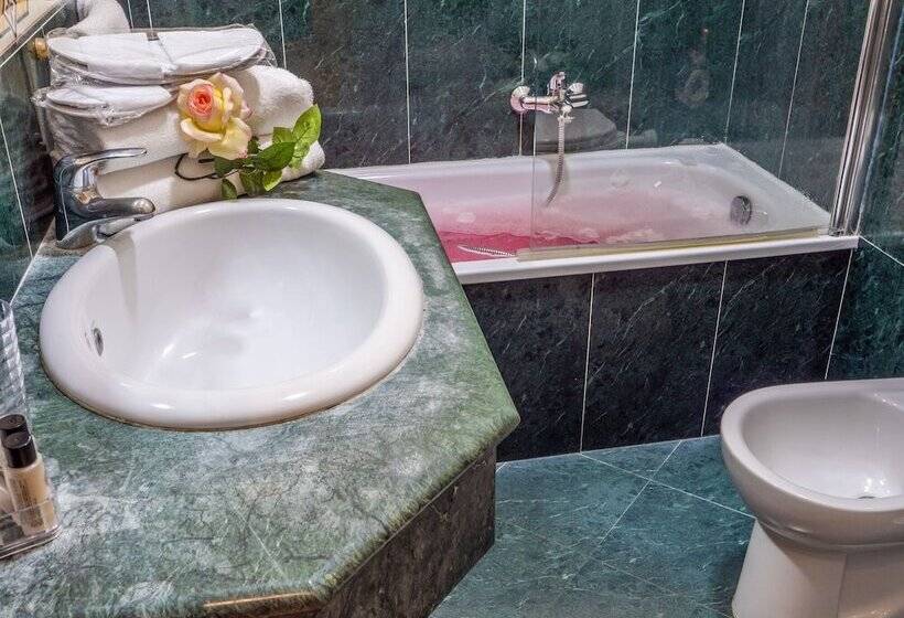 اتاق سوپریور چهار تخته, Suite Caesar