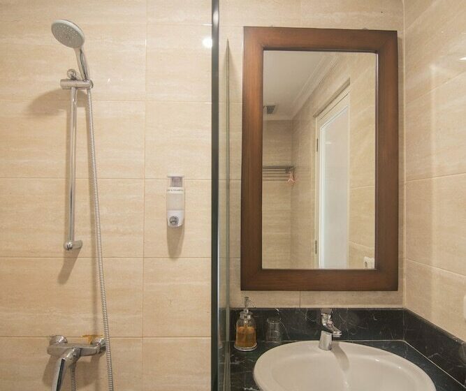 Номер Deluxe, Front One Boutique Baluran Malang