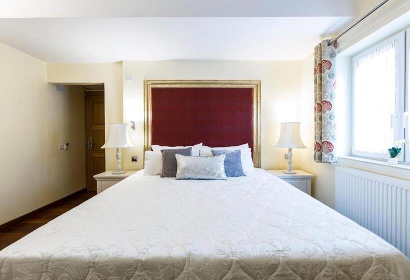 جناح جونيور, Linton Hotel Luton