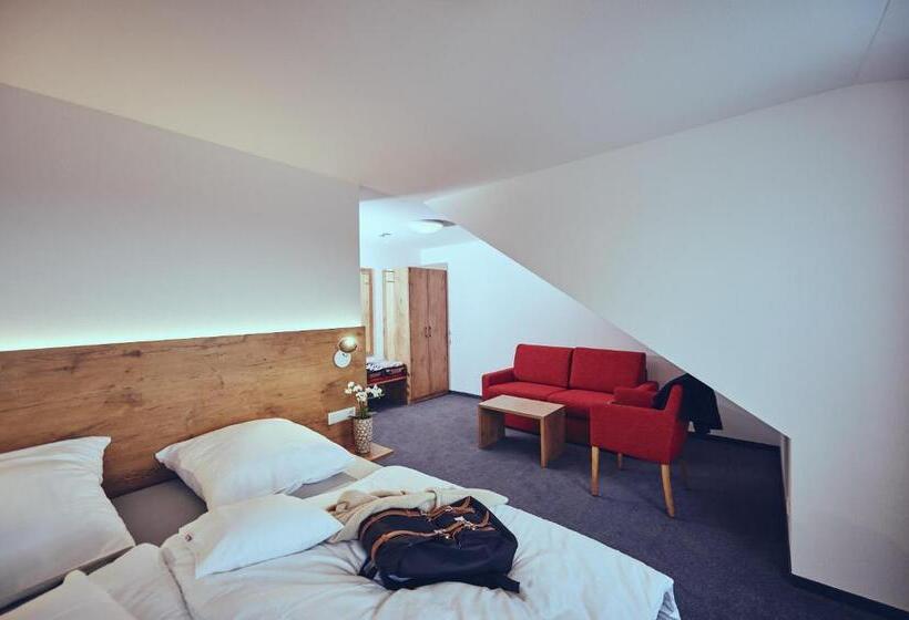 Номер Deluxe, Die Burg