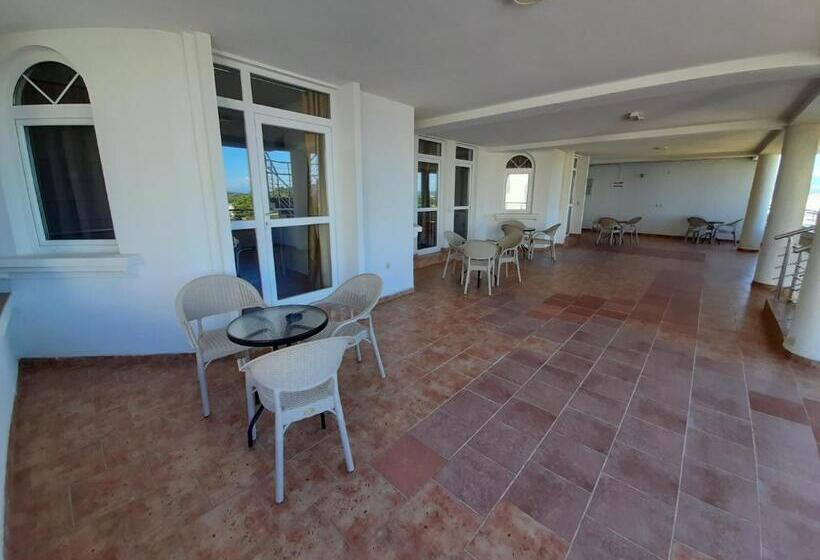 Standard Triple Room with Terrace, Rosa Negra