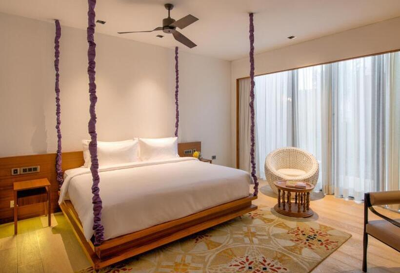 带大床的豪华间, Azaya Beach Resort Goa