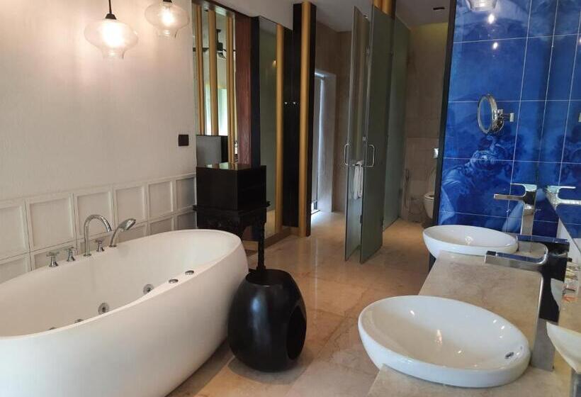 套房配有游泳池, Azaya Beach Resort Goa