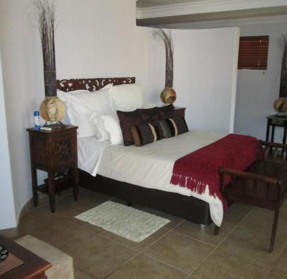 スイート, Tuskers Bush Lodge B&b