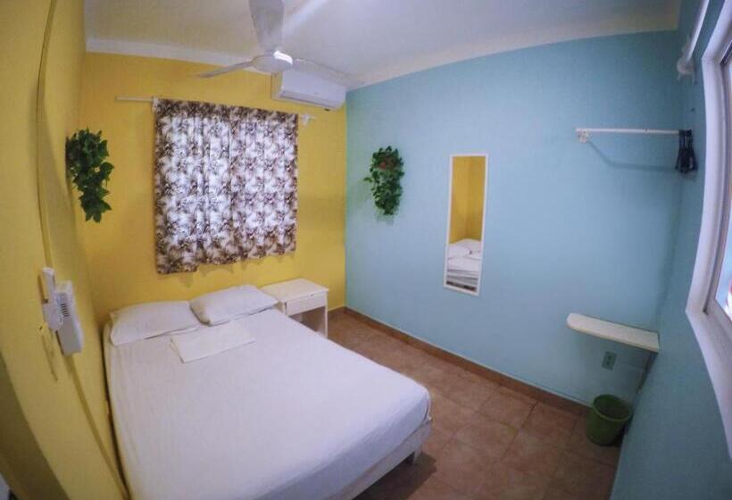 Habitació Estàndard Bany Compartit, Tres Mundos Hostel