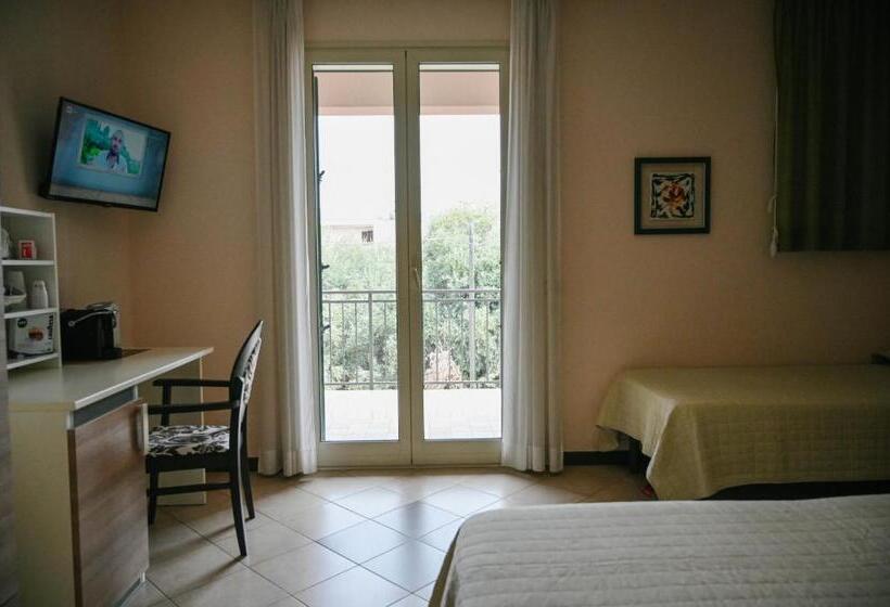 Quarto Familiar, Stella Del Sud