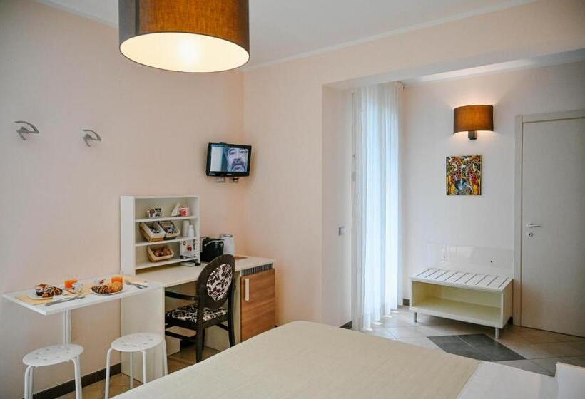 Quarto Estandar, Stella Del Sud