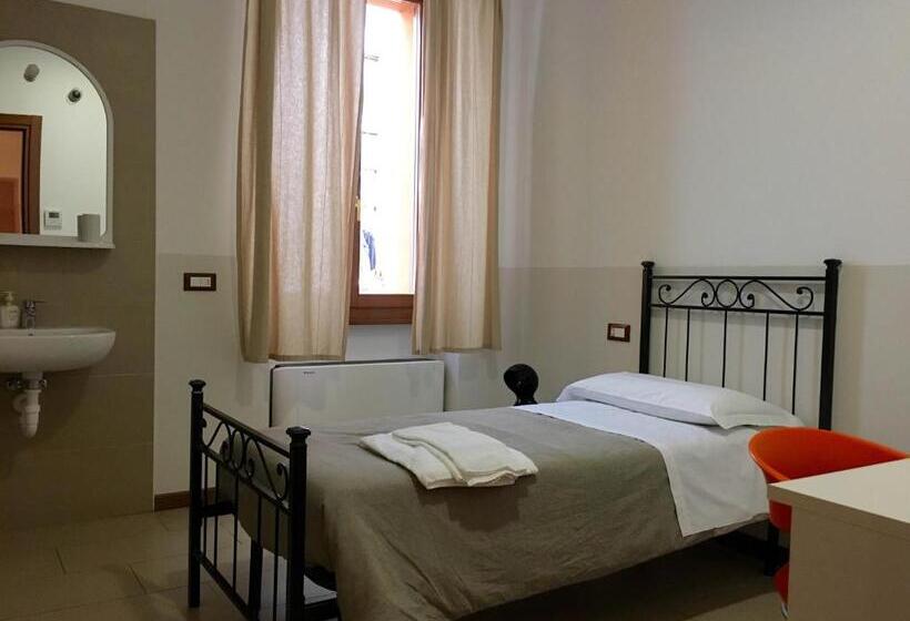 اتاق استاندارد یک نفره, L'archetto
