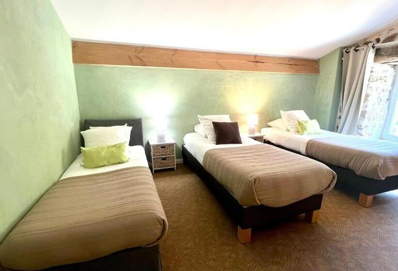 غرفة عائلية, Logis Hôtel Restaurant Le Domaine De L Eau Vive