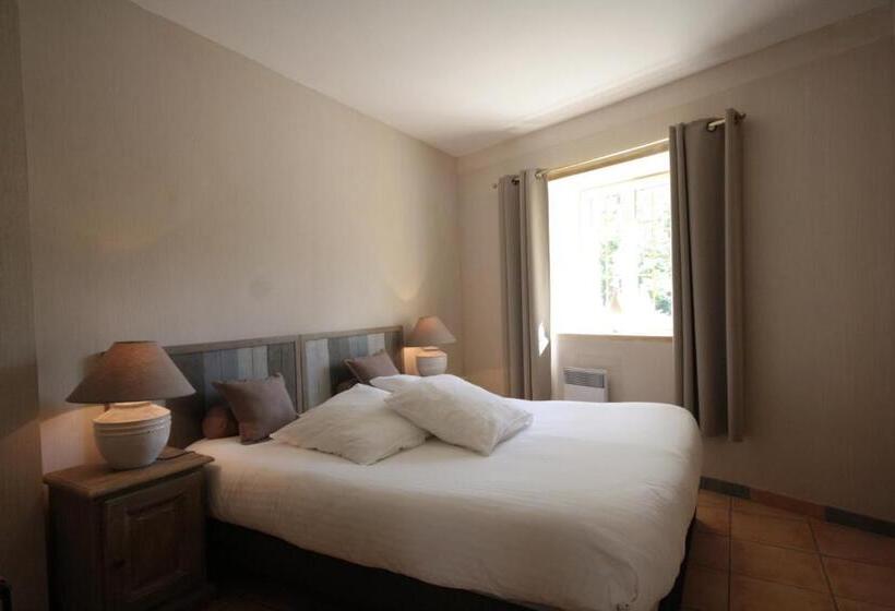 سوییت خانوادگی, Logis Hôtel Restaurant Le Domaine De L Eau Vive