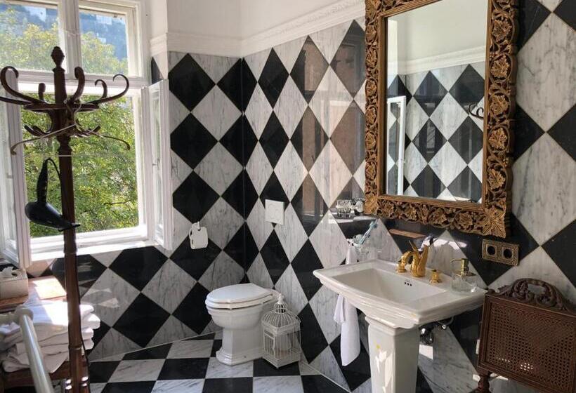 Deluxe Zimmer mit Flussblick, Sarah S Altstadt Oase Salzburg