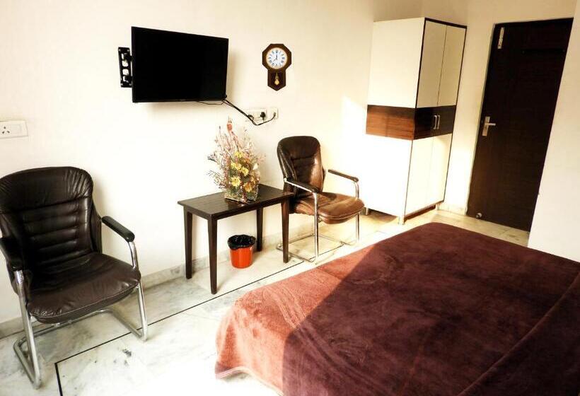 Deluxe Suite King Bed, Time Square Guest House