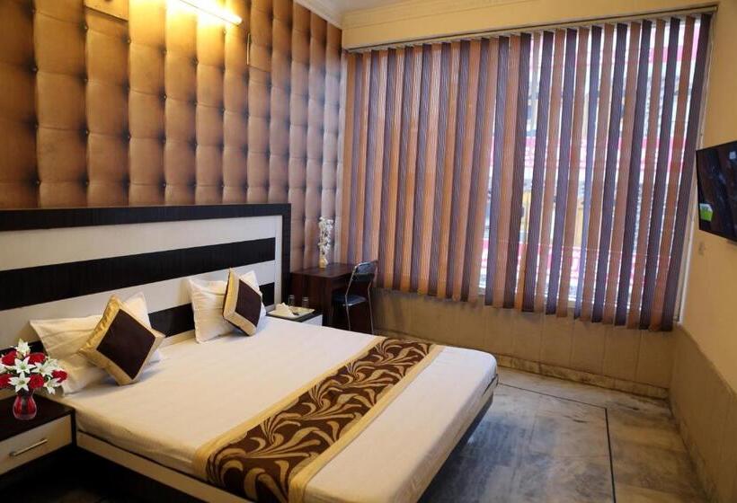 Deluxe Suite King Bed, Time Square Guest House