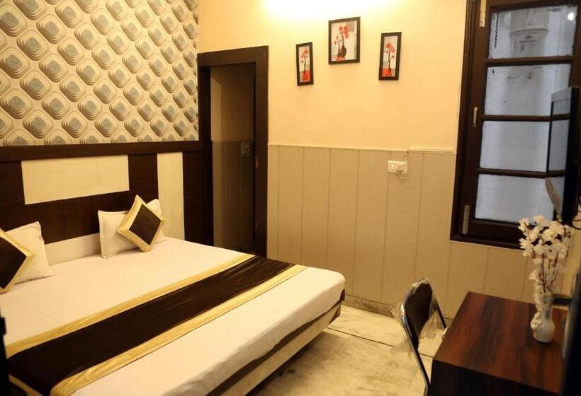 اتاق استاندارد, Time Square Guest House