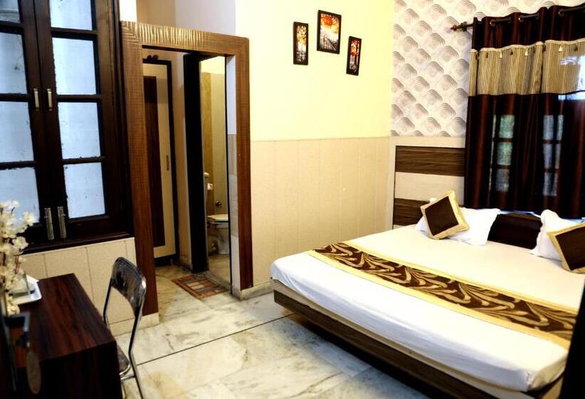 اتاق استاندارد, Time Square Guest House
