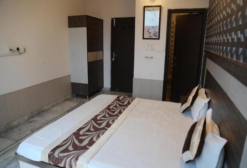 اتاق استاندارد, Time Square Guest House