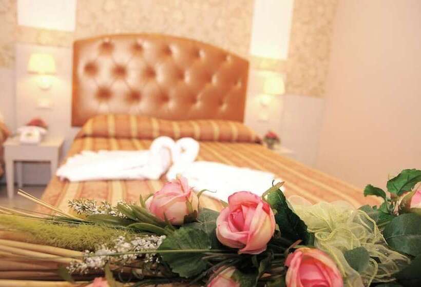 اتاق لوکس, Pineta