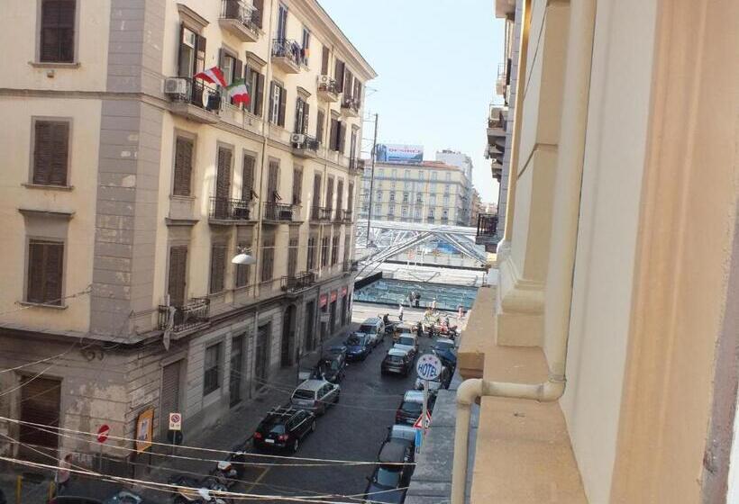 اتاق لوکس, O Sarracino B&b