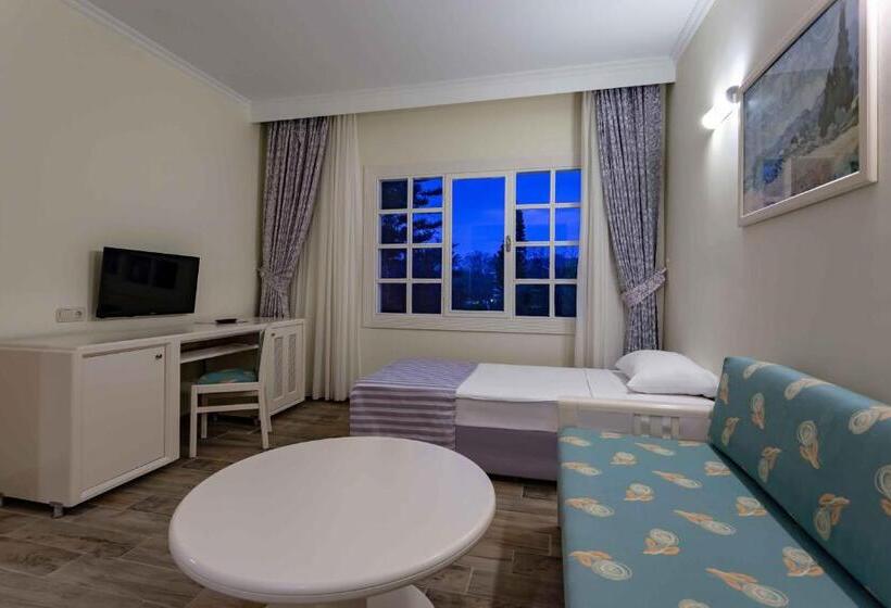 Люкс Клуб, Euphoria Palm Beach Resort