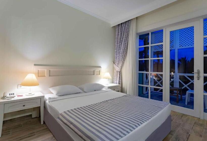 Люкс Клуб, Euphoria Palm Beach Resort