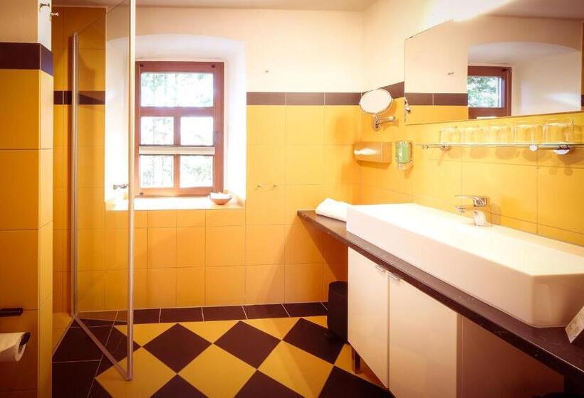 Дом 4 Спальни, Romantik Schlossgut Auerstedt