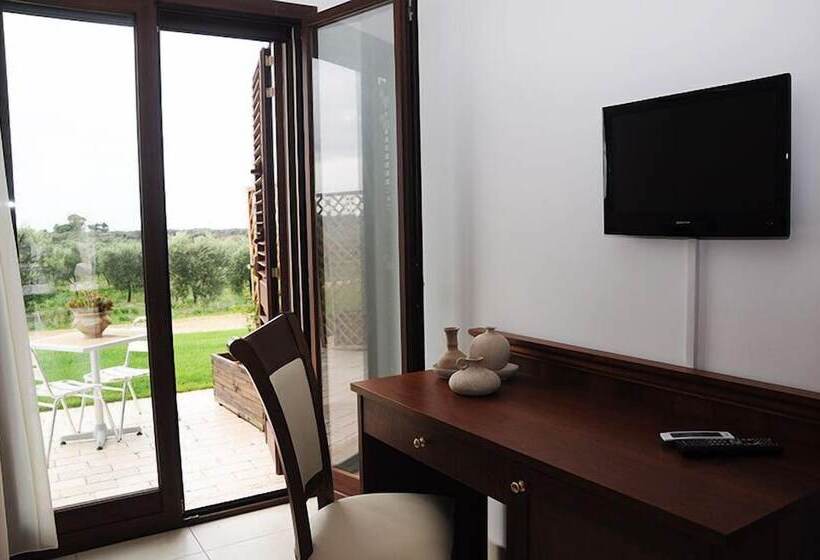 اتاق استاندارد سه نفره, Agri Hotel Conte Salentino