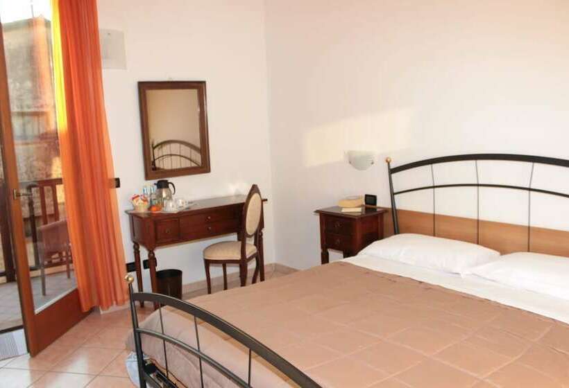 스탠다드 트리플 룸, Albergo Navene