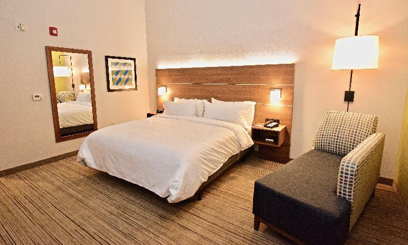 Номер Стандарт Адаптированный для Инвалидов, Holiday Inn Express & Suites   Perryville I 55, An Ihg