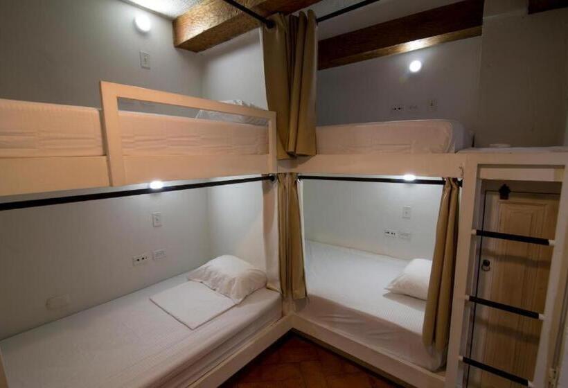 Кровать в Общей Комнате, Life Is Good Cartagena Hostel