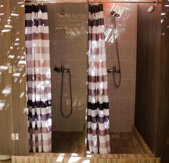 스탠다드 트리픔 룸 공동욕실, Hostal Kirckir