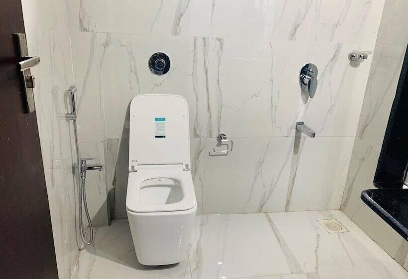 Quarto Triplo Deluxe, Swati