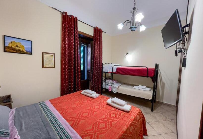 اتاق استاندارد چهار تخته, Dolmen House