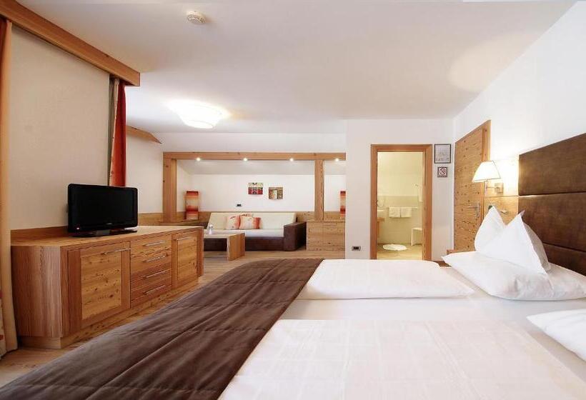 חדר סטנדרט לשלושה עם מרפסת, Mountain B&b   La Scalira