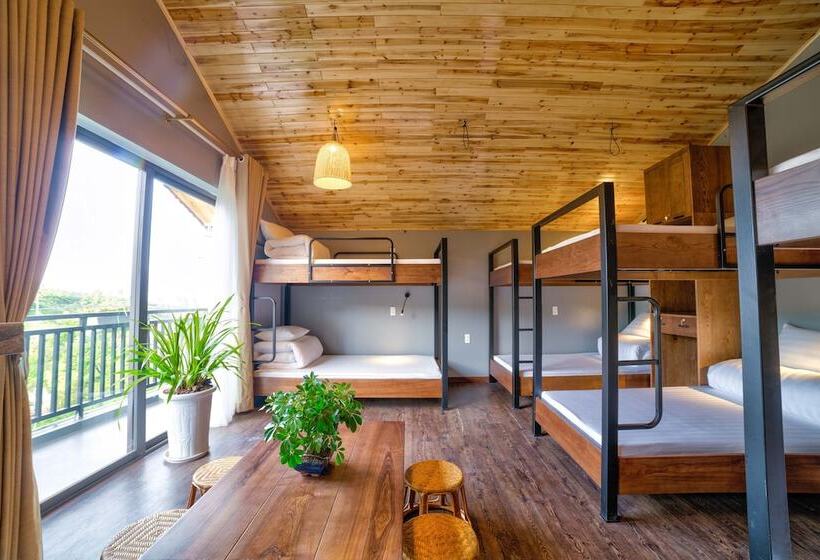 تختخواب در اتاق مشترک, Lustig Hostel