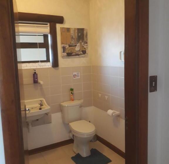 اتاق اکونومی, Sunflower Self Catering