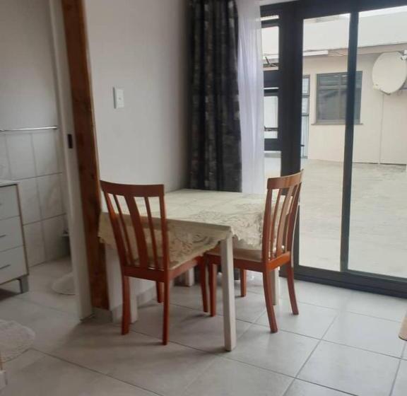 اتاق لوکس, Sunflower Self Catering