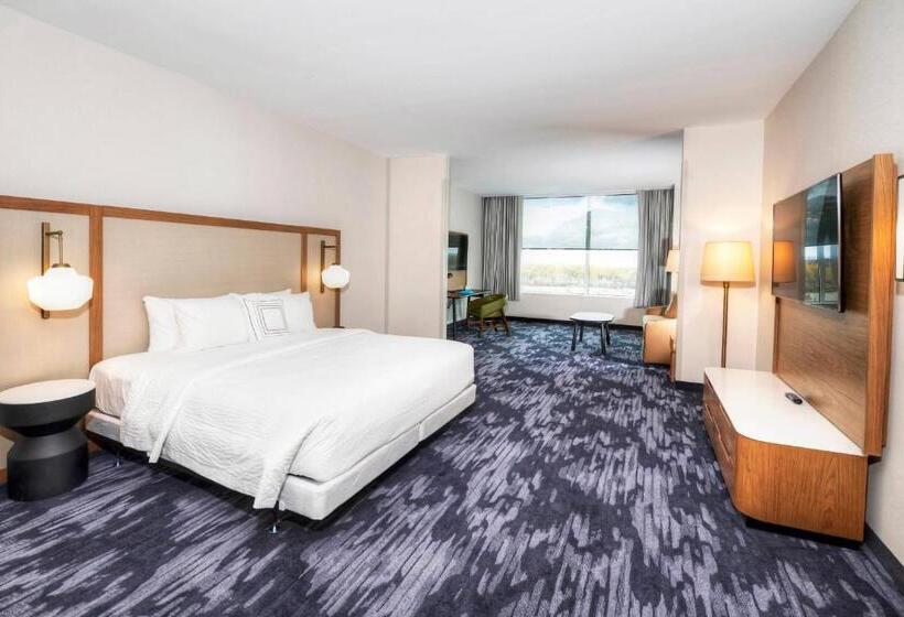 带大床的标准工作室, Fairfield Inn & Suites By Marriott Ottawa Airport