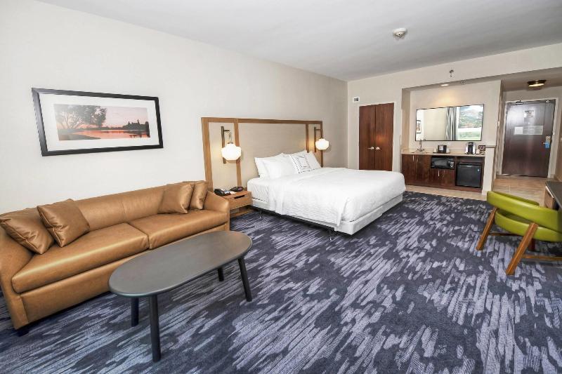 带大床的套房, Fairfield Inn & Suites By Marriott Ottawa Airport