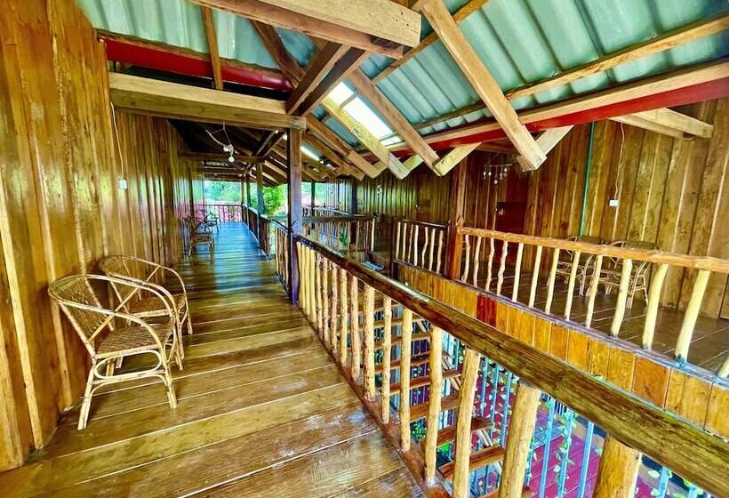 חדר דלוקס, The Cliff Hostel