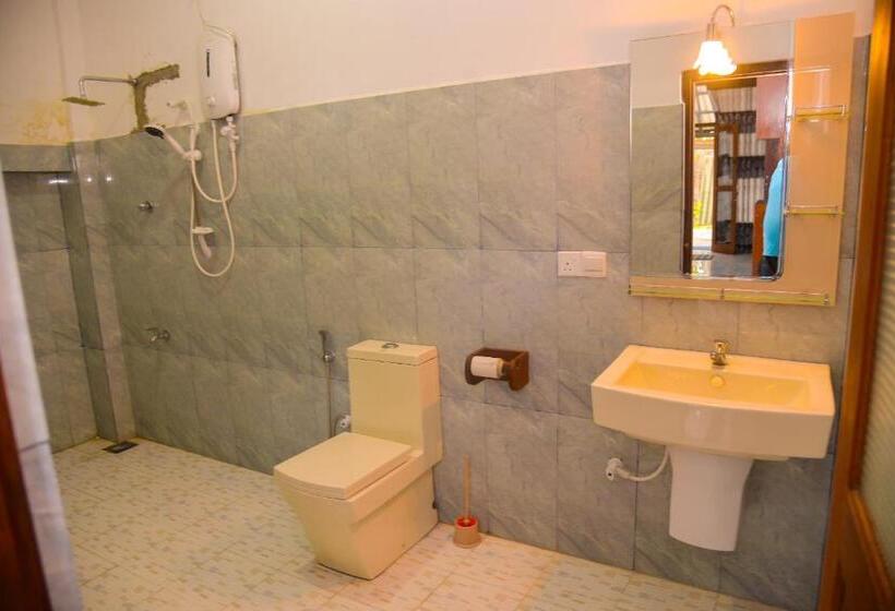 Family Suite, Nadee