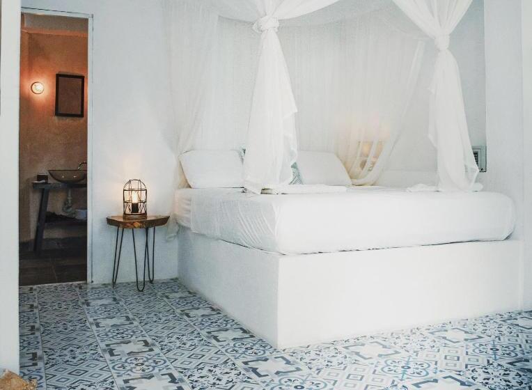 بانگلوی استاندارد, Casa Del Pavo Real Boutique
